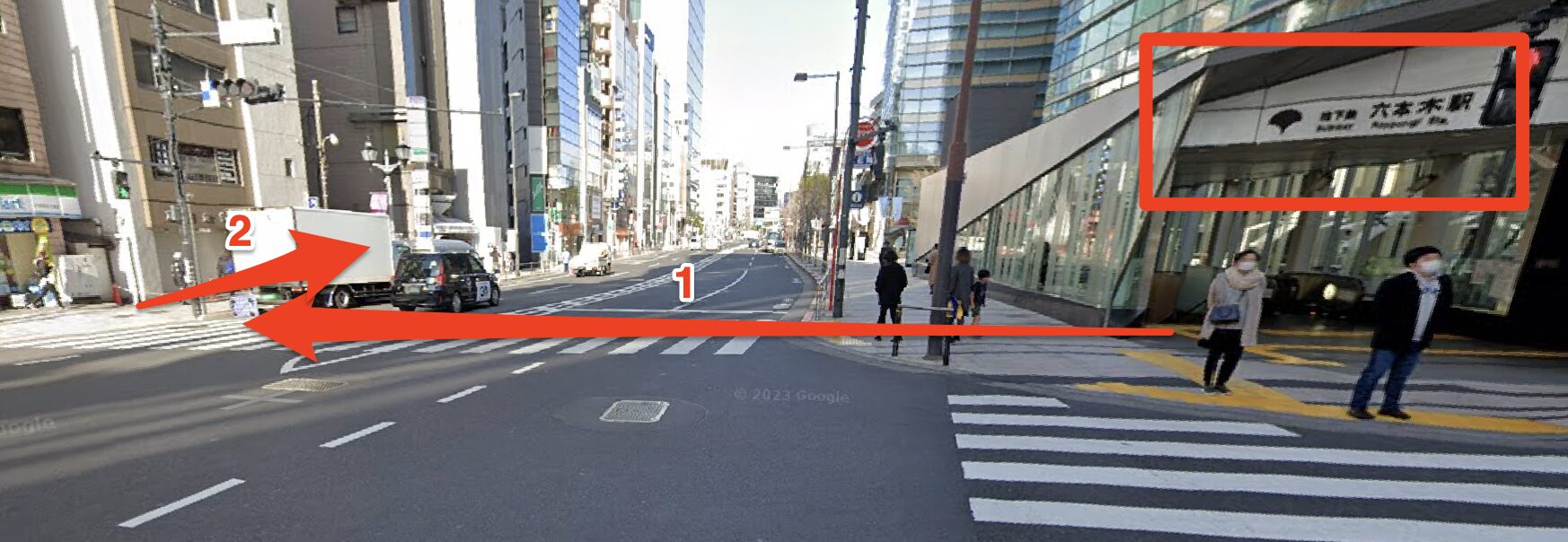 六本木駅7番出口を出て横断歩道を渡り、都道319号線を右に見ながら直進する