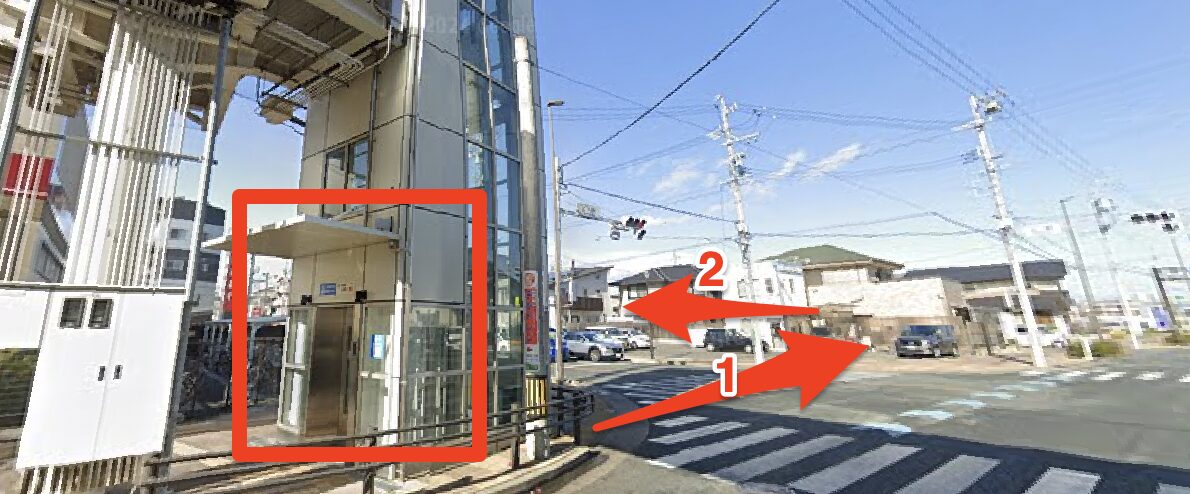 上島駅西側出口の交差点で横断歩道を渡り左折
