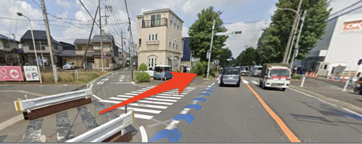 引き続き直進する