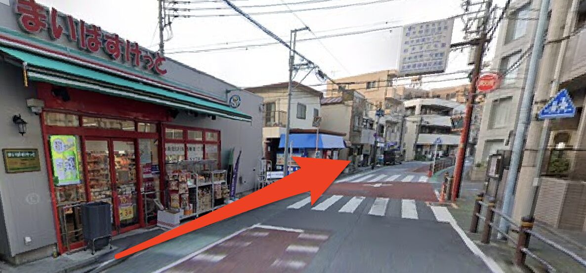SMART GOLF北新宿店へのアクセス|まいばすけっとを左に見ながら直進