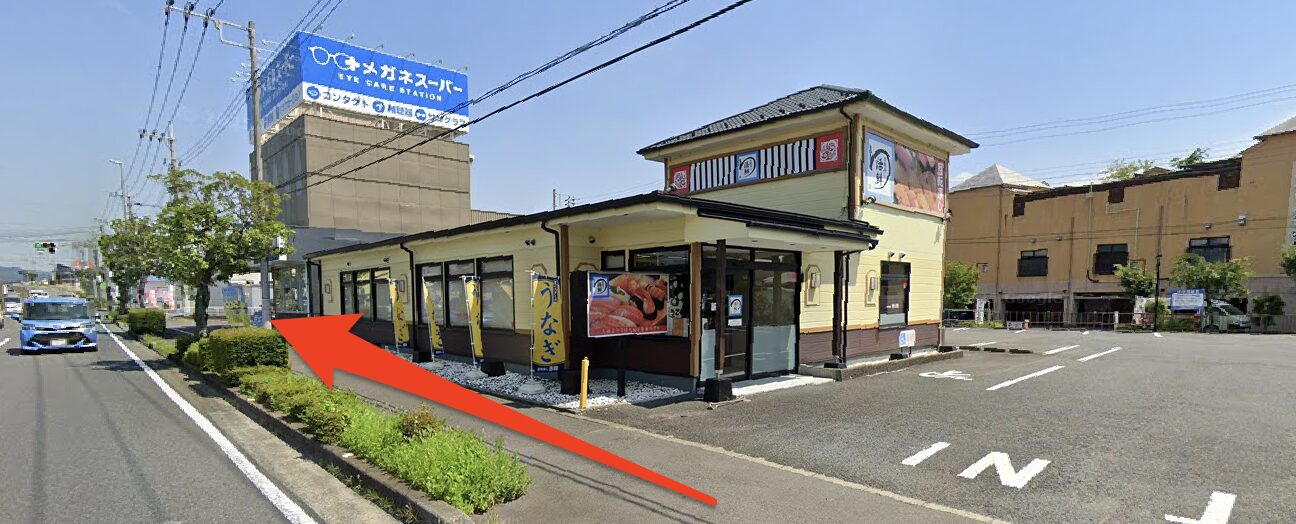 活鮮を右に見て直進