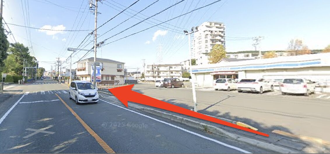 ローソンを右に見て直進