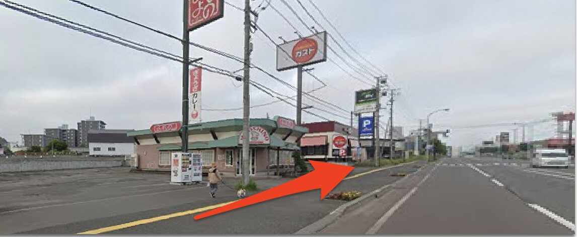 ガスト札幌厚別店を左に見て直進