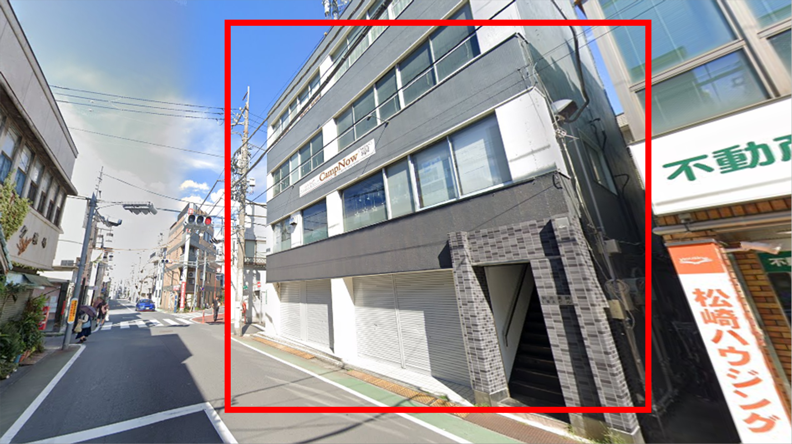 約150m進んだ交差点右手前角のIMA新井薬師。1階にスマートゴルフ新井薬師前店がある