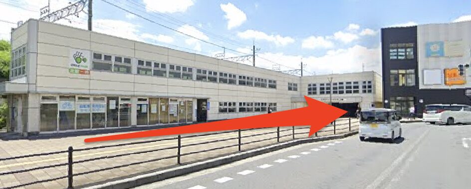 自転車利用促進サービスセンターを左に見て直進
