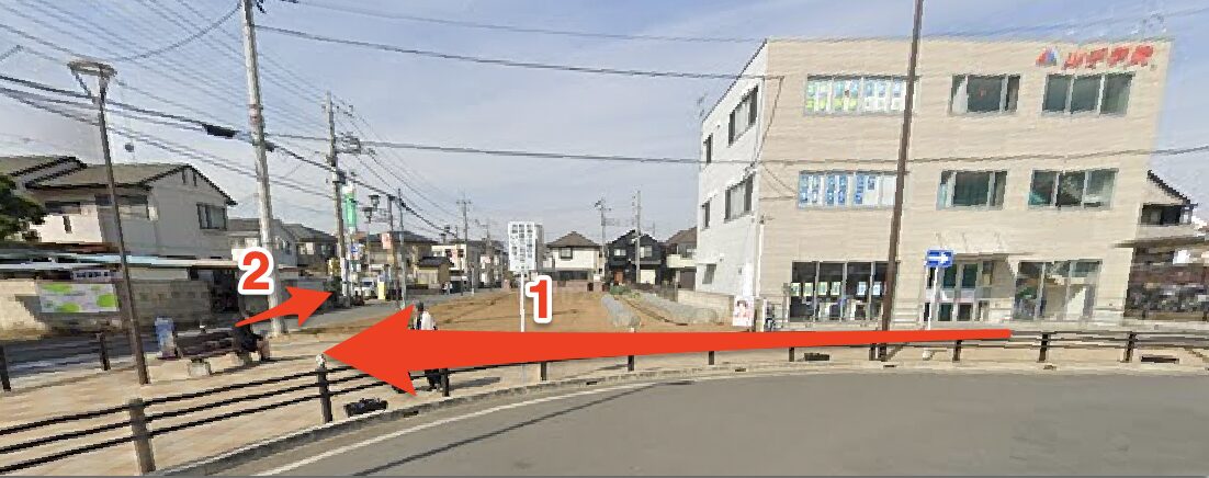 山手学院の前を通り右方面へ