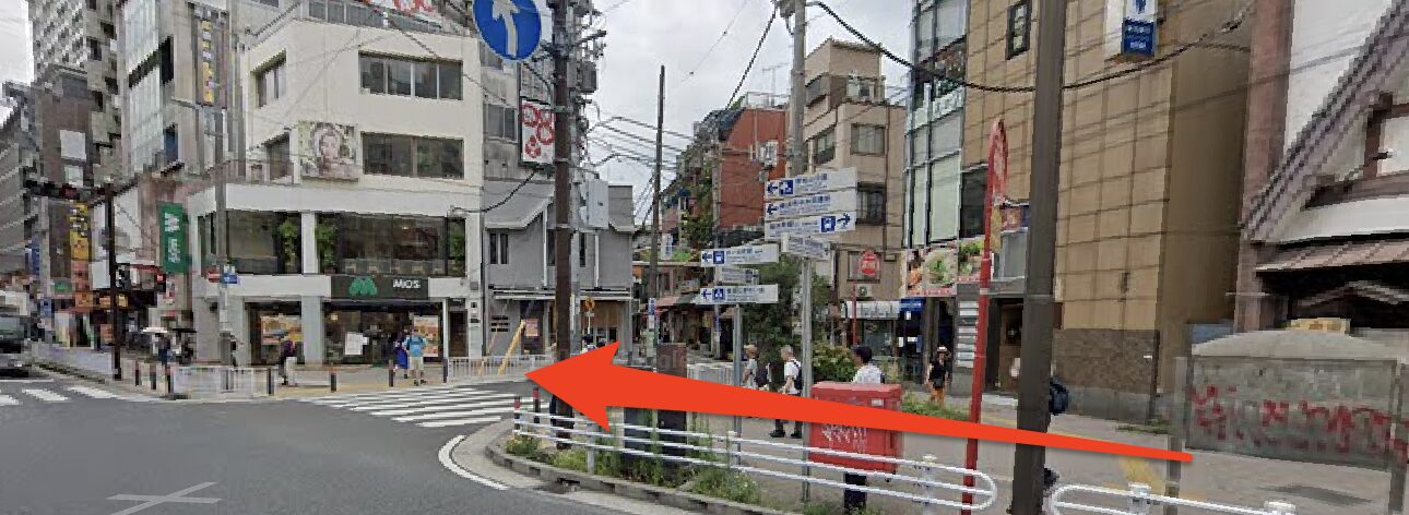 平戸桜木道路を左に確認しながら直進する