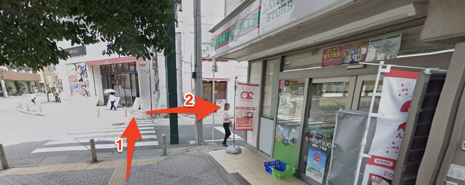 ローソンストア100そばの横断歩道を渡り左折