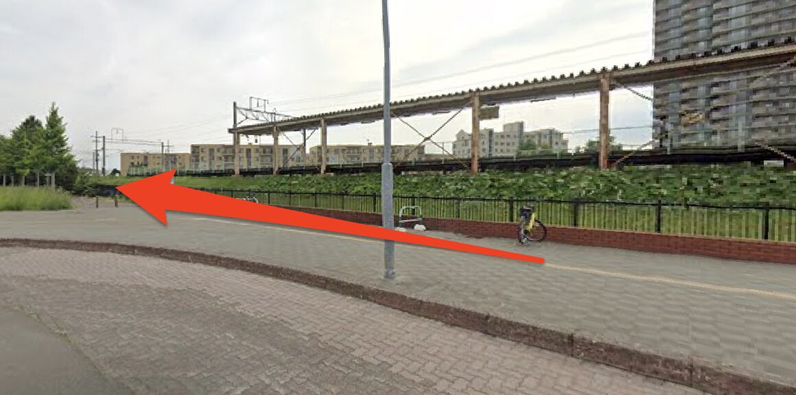 線路沿いを直進