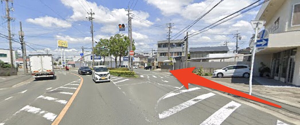 分岐で右側へ進む