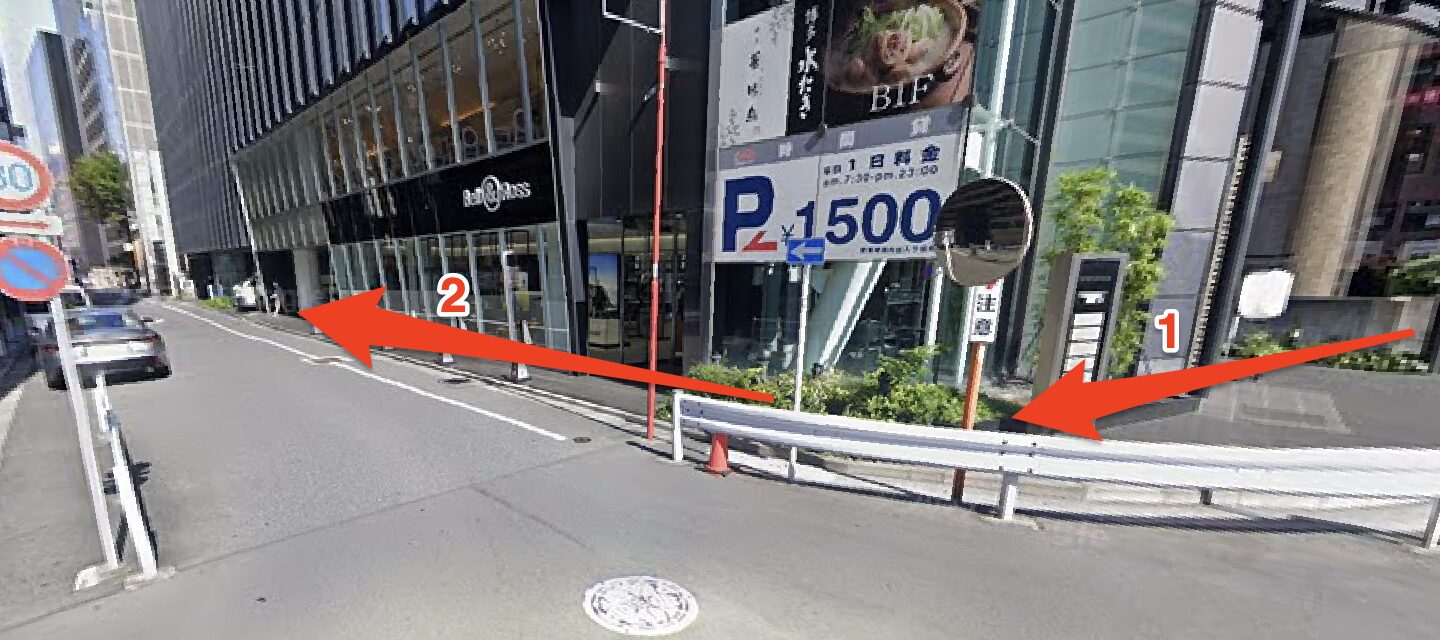 交差点で右折する