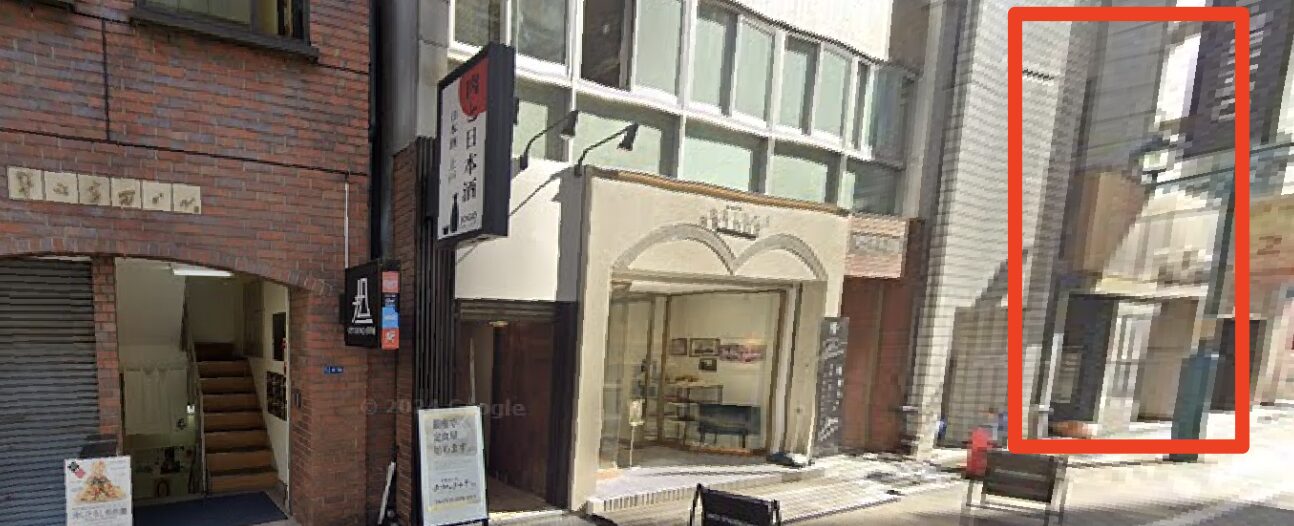 サンクチュアリゴルフ銀座有楽町店が入ったビルが見えてくる