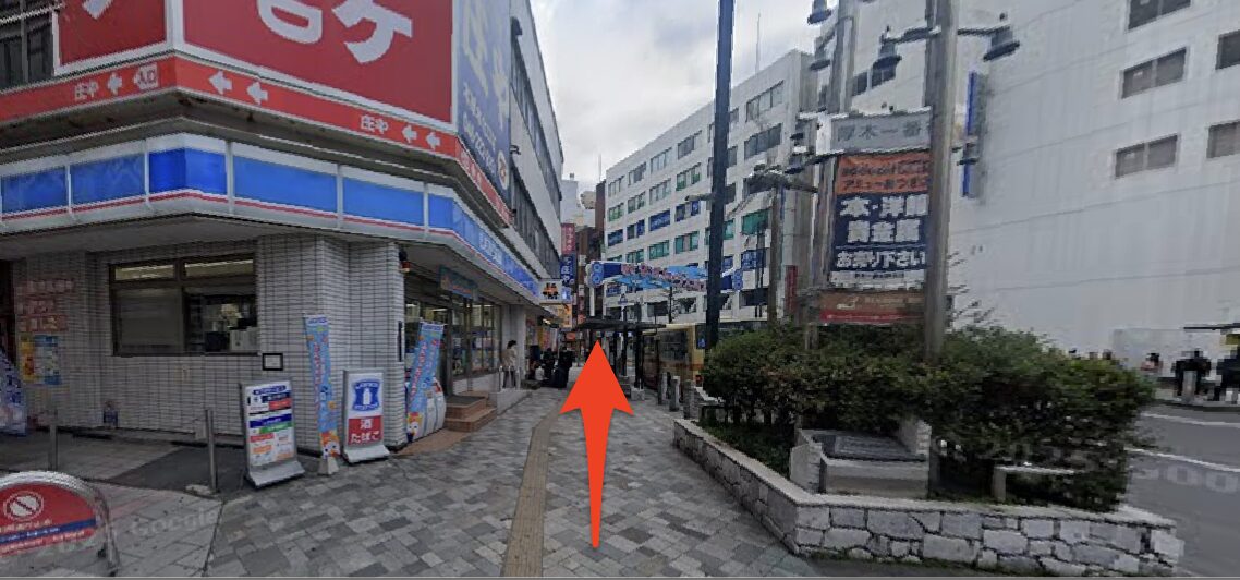ローソンを左に見て直進