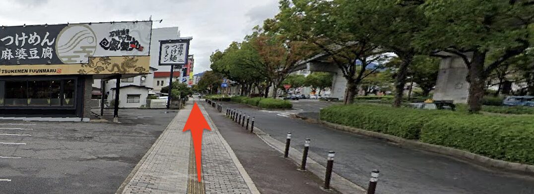 直進する