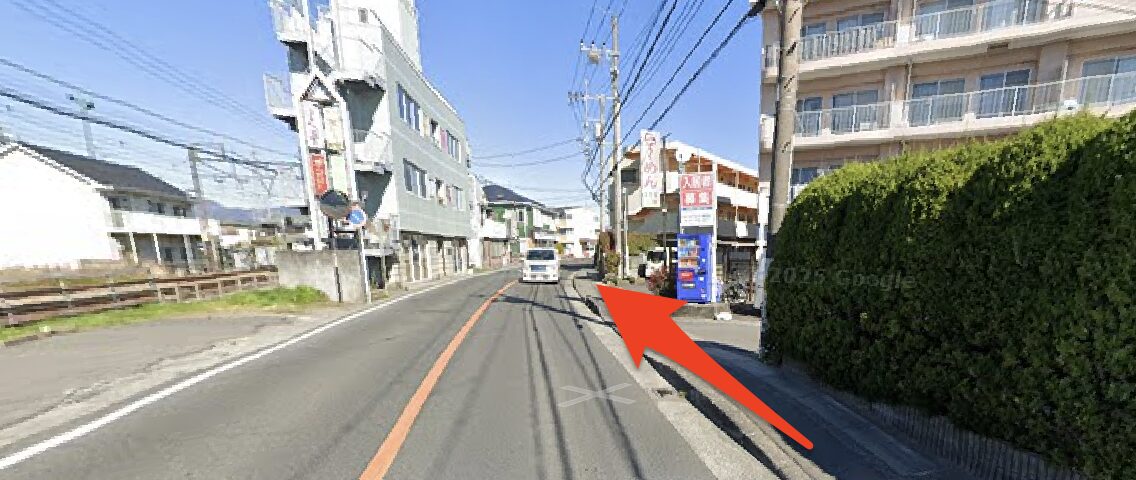 線路沿いをさらに直進