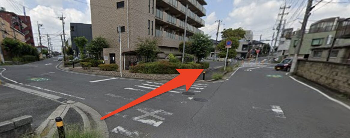 さらに直進する