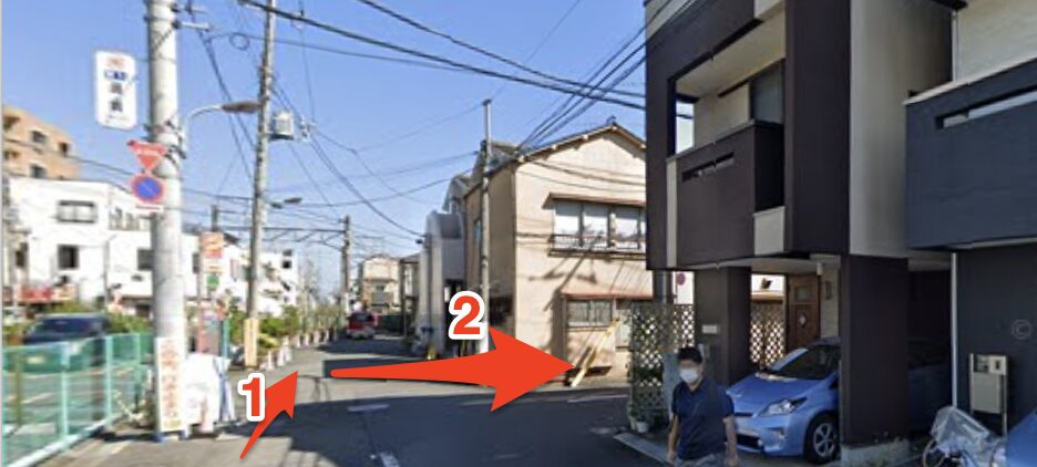 すぐのT字路で右折