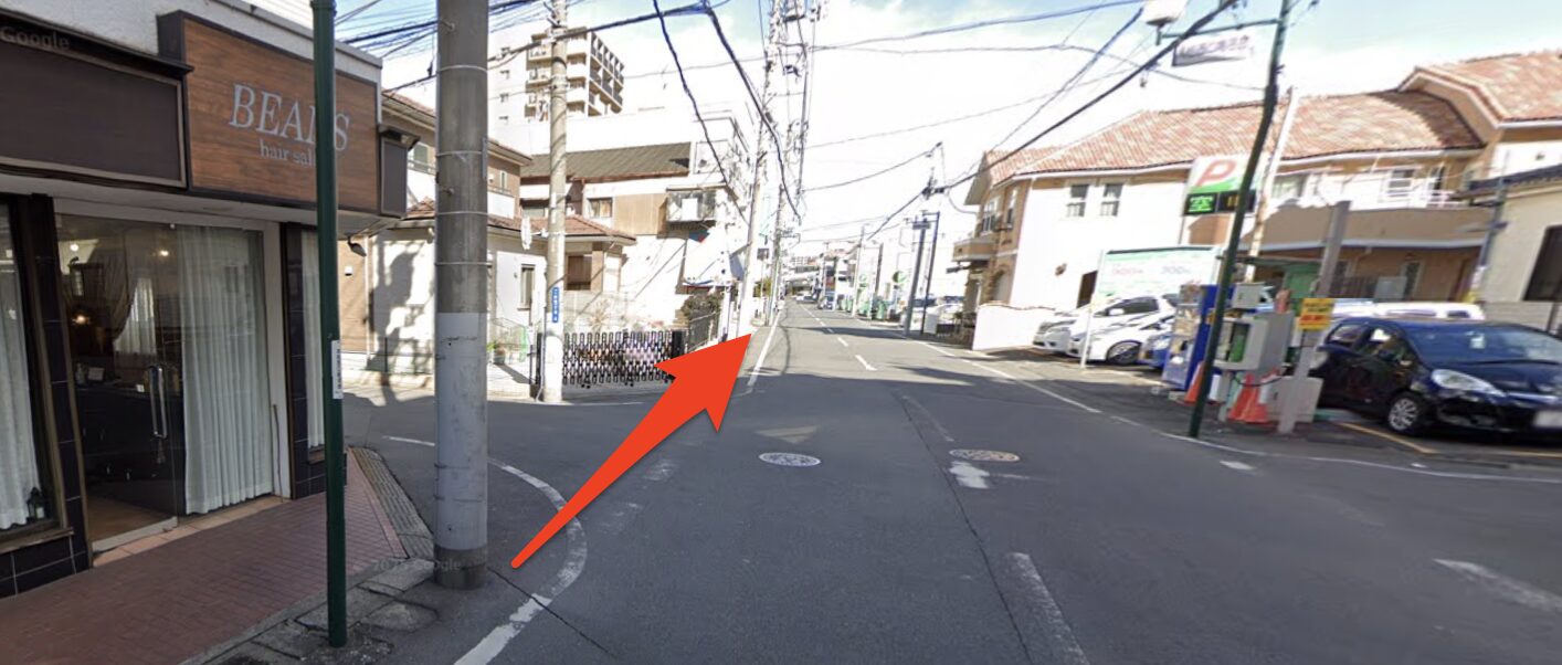 さらに直進