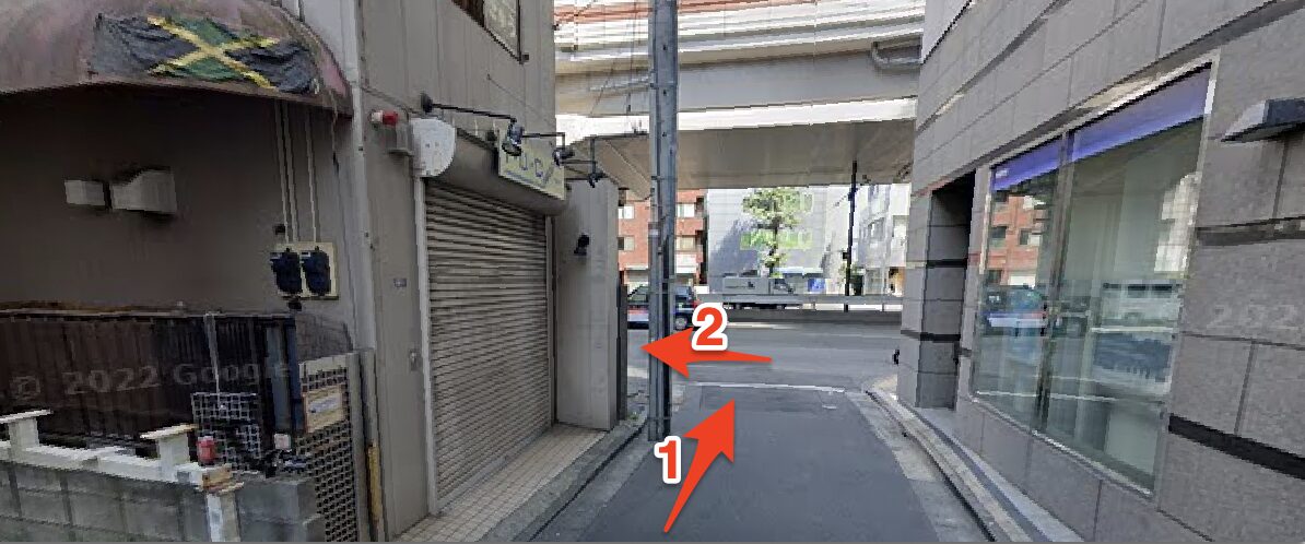 甲州街道へ出て左折する