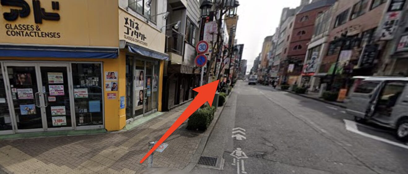 すずらん通りを直進する