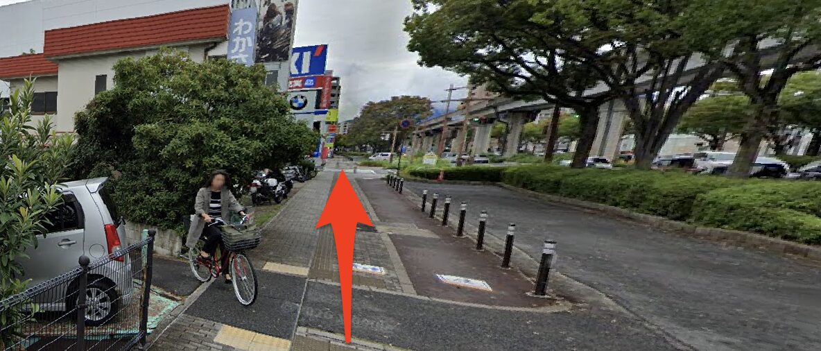 さらに直進する