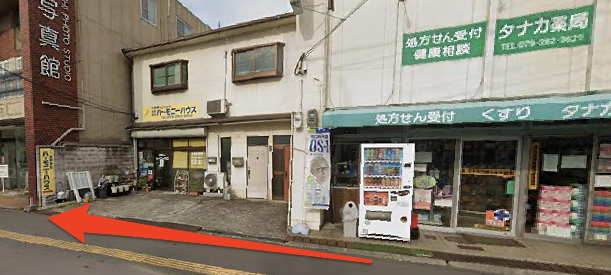 チキンゴルフ姫路店へのアクセス|タナカ薬局を右に見ながら直進