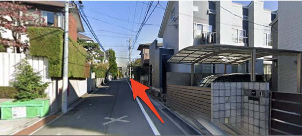 そのまま直進する