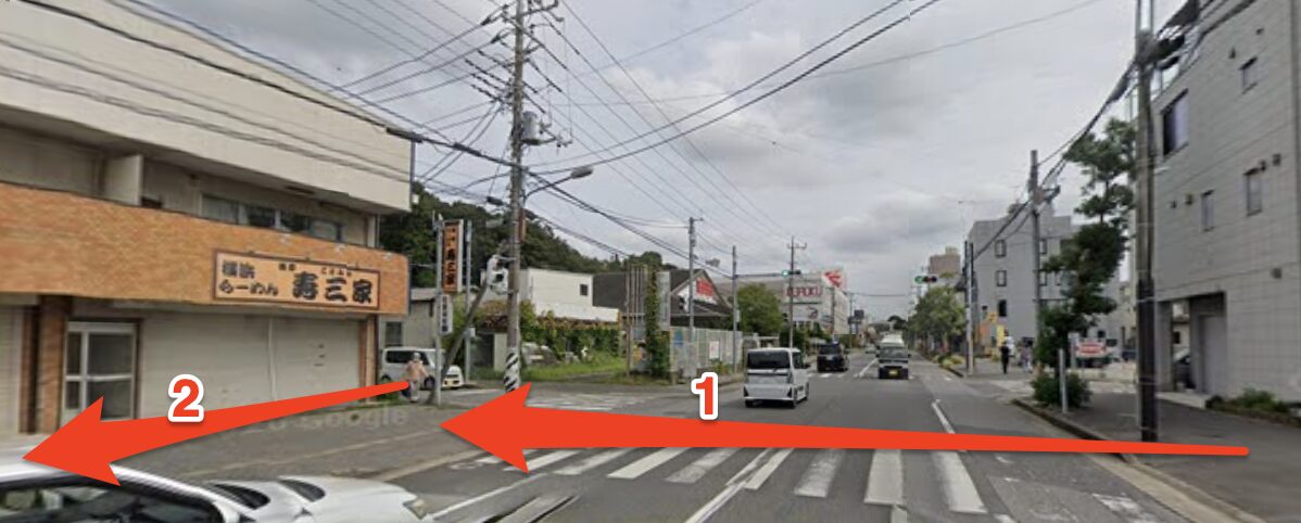 横断歩道を渡り左折