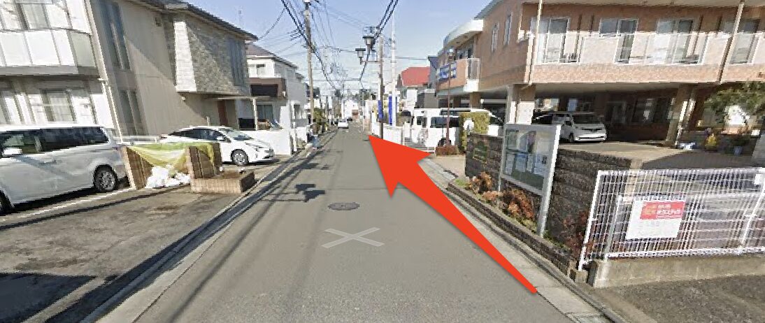 引き続き直進する