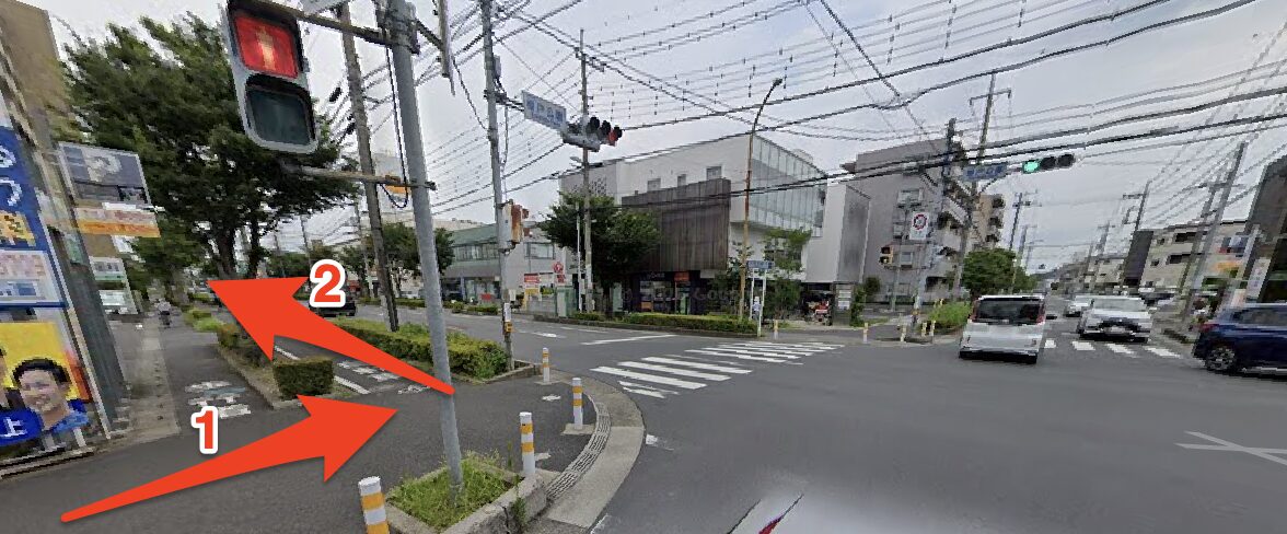 交差点でけやき通りへ左折