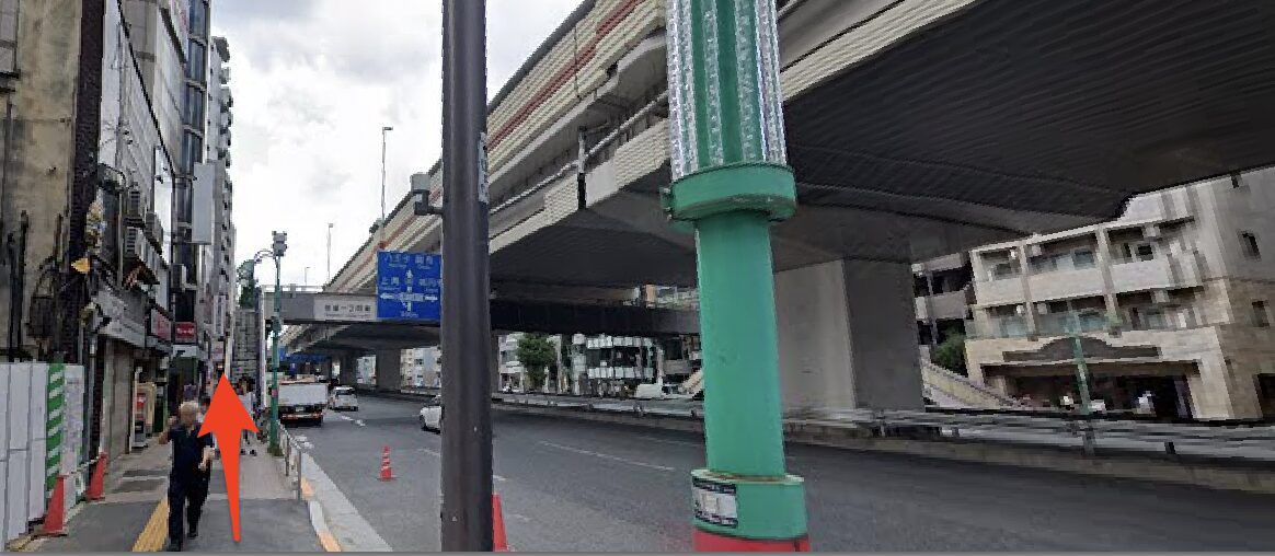 甲州街道を直進する