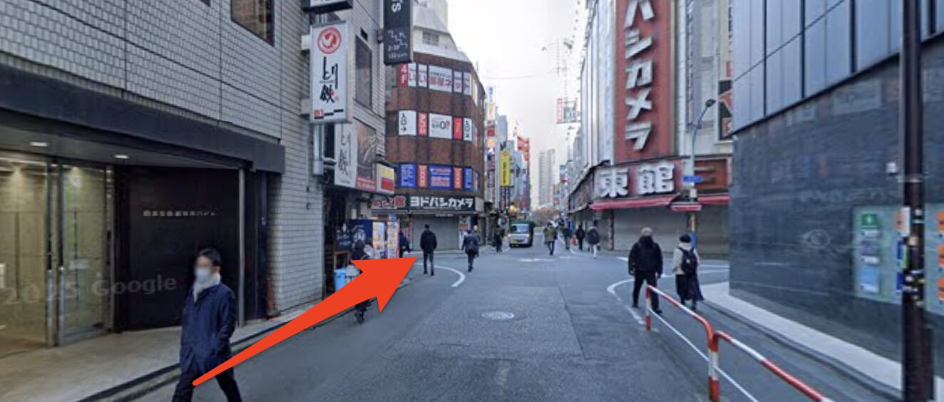 そのまま直進する