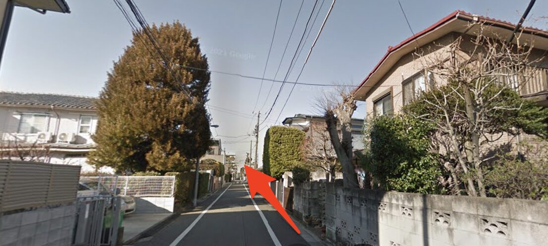 引き続き直進する