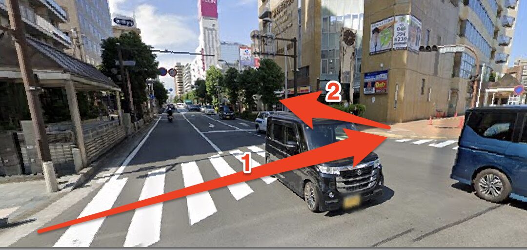 2番目の横断歩道を渡り厚木なかちょう大通りへ左折