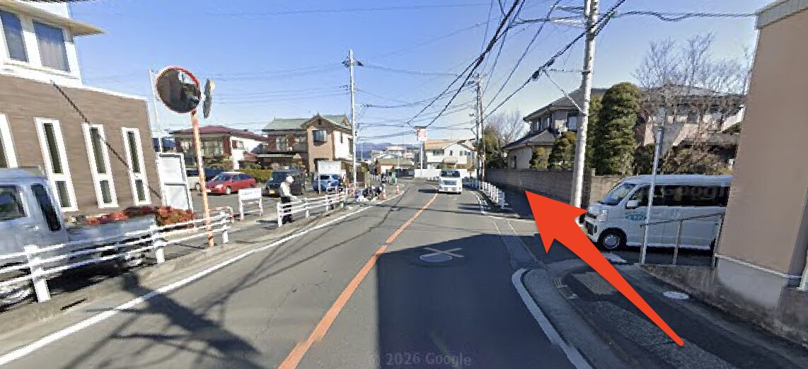 県道720号線沿いを直進