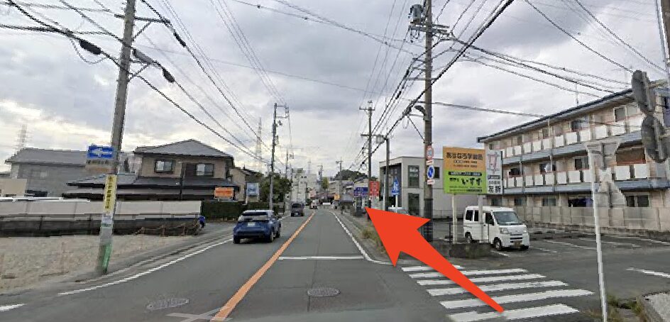 交差点を直進