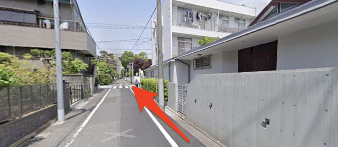 さらに直進する