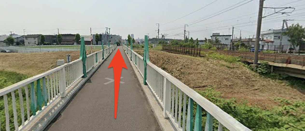 線路沿いを直進