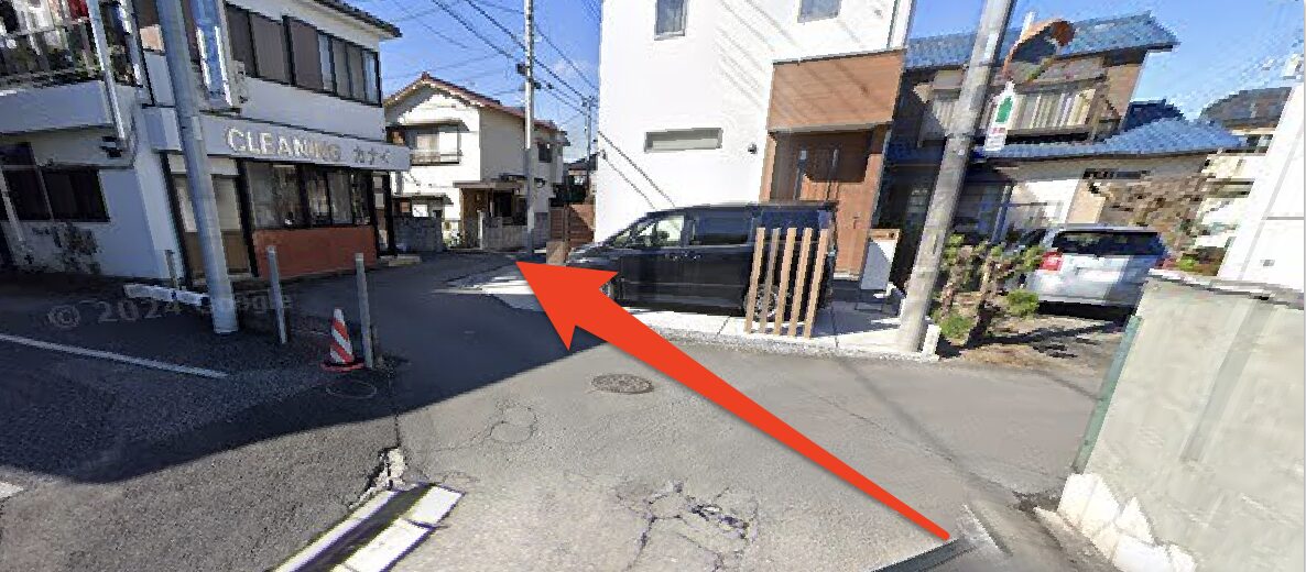 クリーニングカナイを左に見て直進