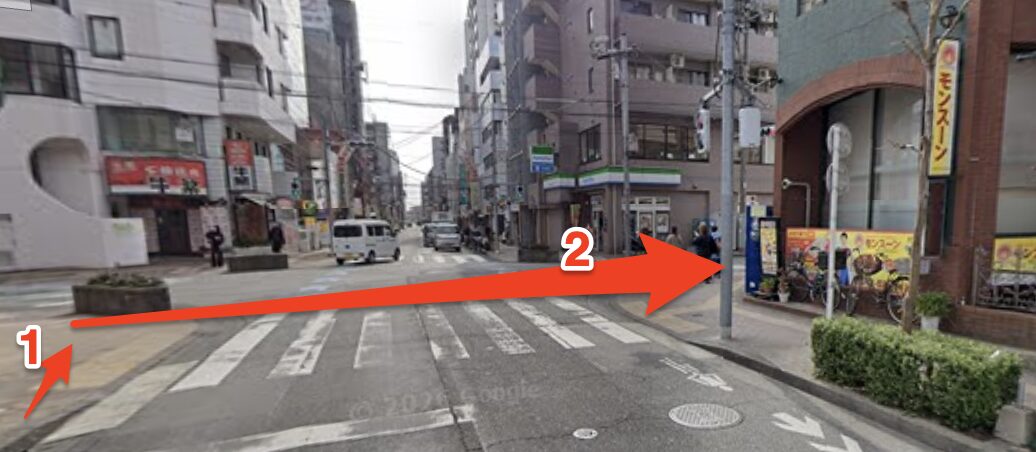 交差点を右折する