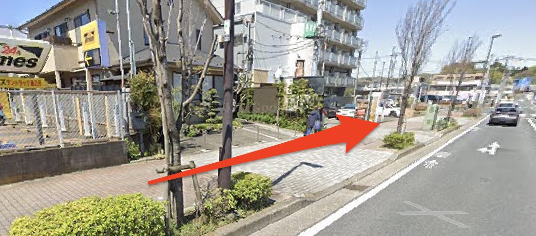 多摩ニュータウン通り沿いを直進