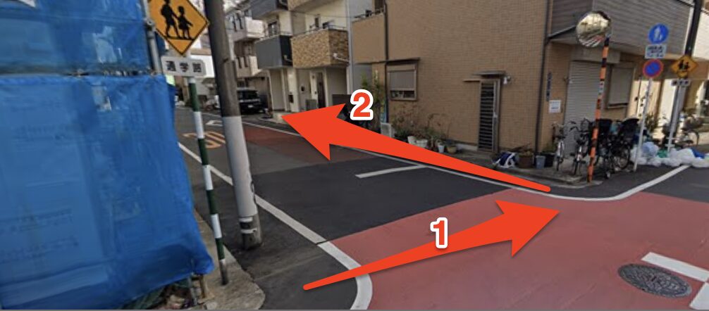 交差点で左折