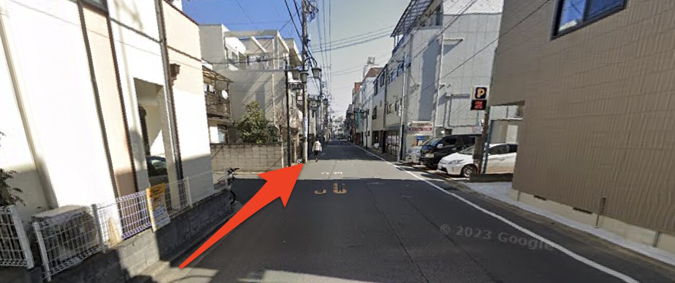 元八幡通りを直進する(1)