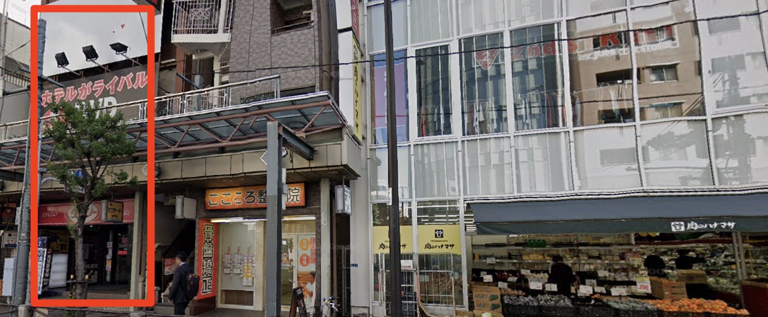 肉のハナマサを過ぎるとサンクチュアリゴルフ亀戸店が入るビルがある