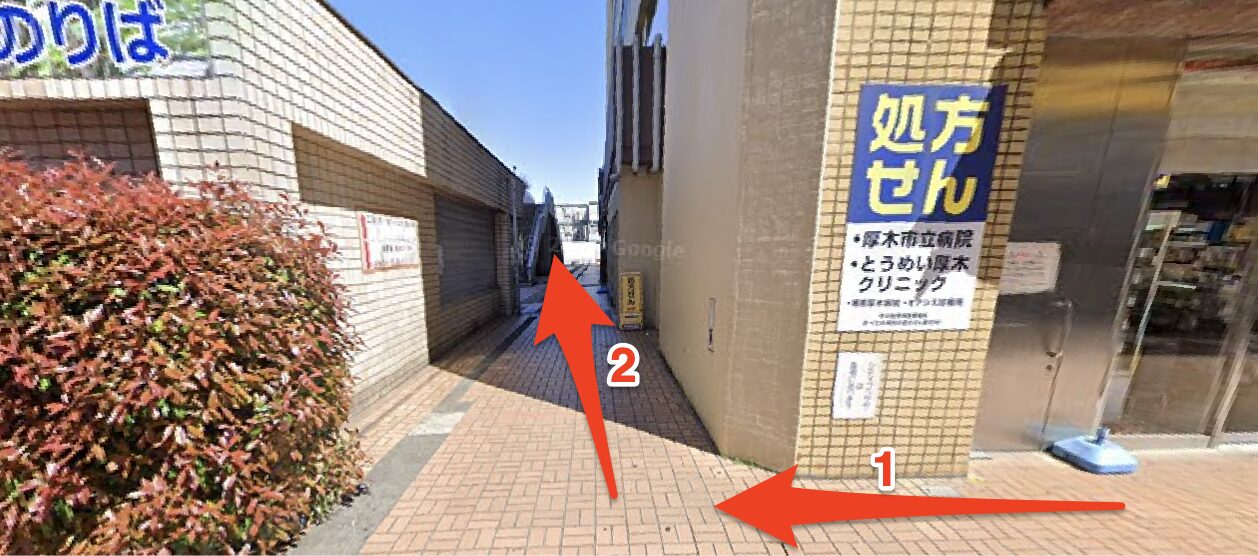 厚木バスセンターへの入口