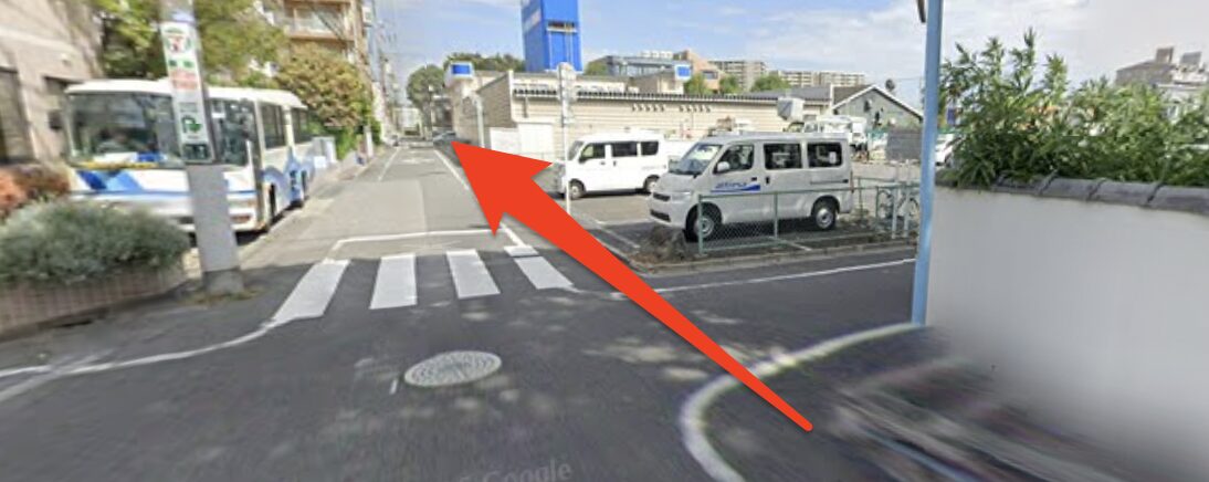 道なりに直進する
