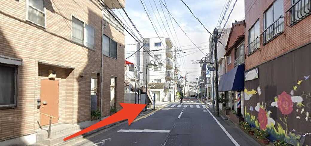 元八幡通りを直進する(2)