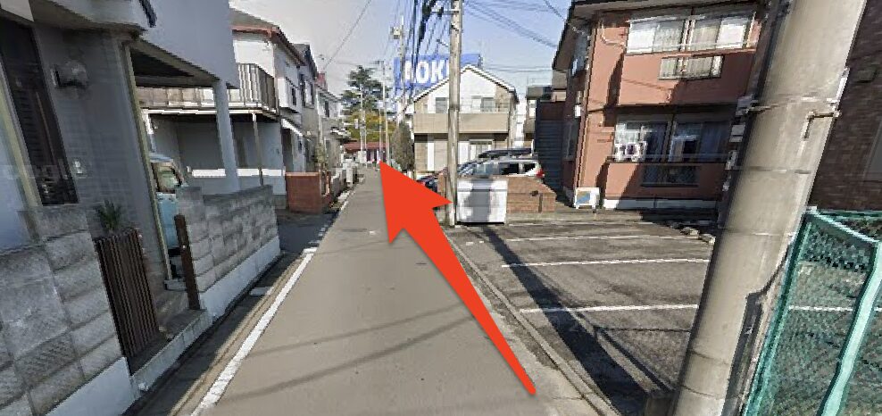 さらに直進する