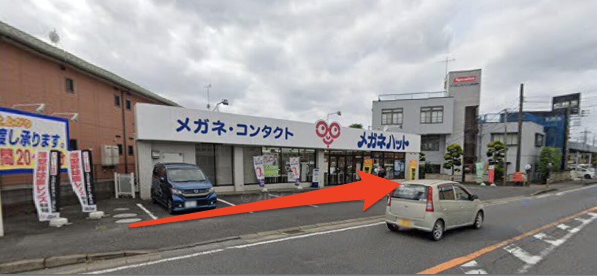 メガネハットを左に見て直進