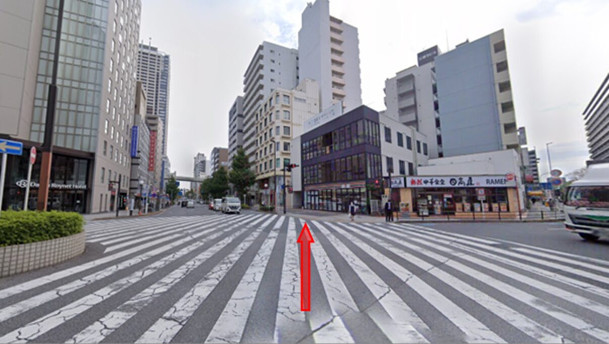 チキンゴルフ千葉店へのアクセス|1つ目の信号の横断歩道を東へ渡り直進する